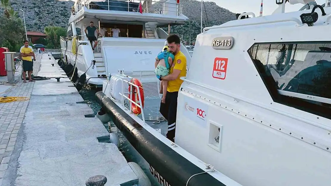 Özel teknede yaralanan çocuğa tıbbi tahliye