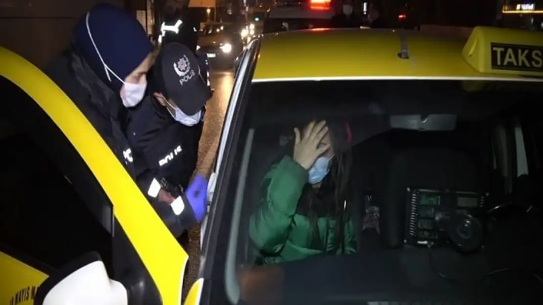 (Özel) Ticari takside alkol alırken yakalanan genç kadın, 'hastaneye gidiyordum' dedi