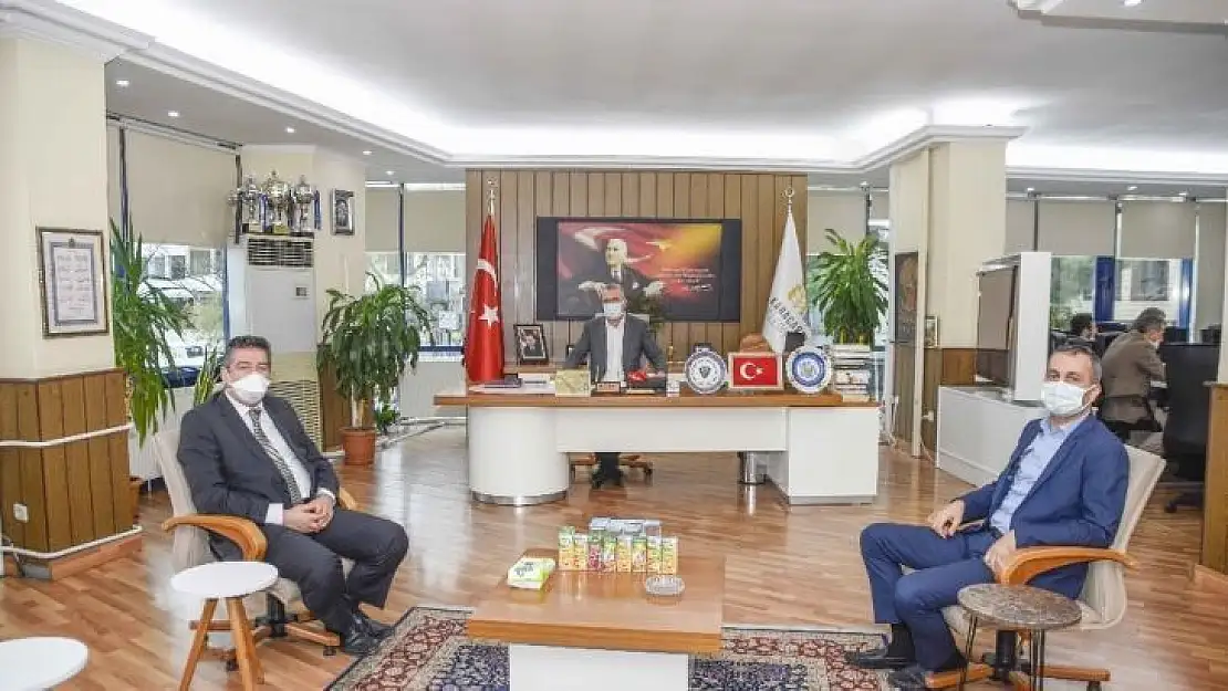 Özkan'dan sağlıkçılara teşekkür