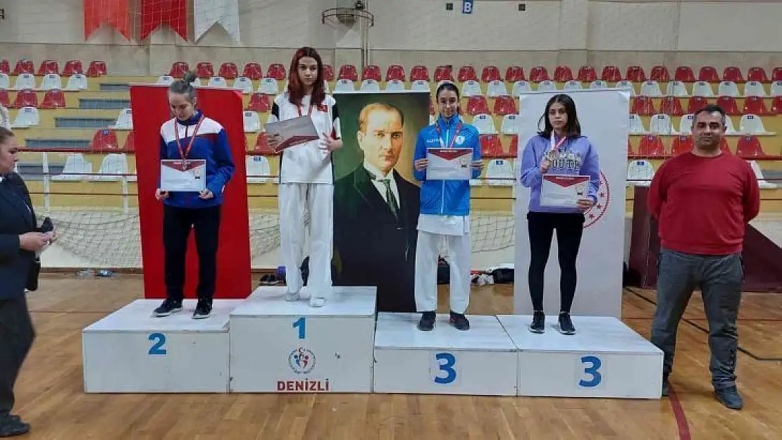 Pamukkale Belediyesporlu sporculardan 4 derece daha