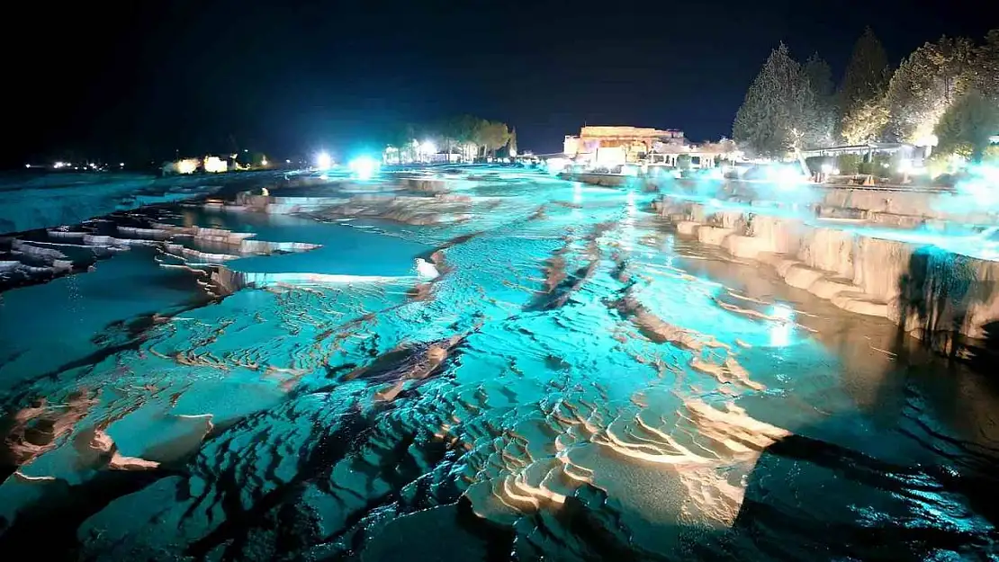 Pamukkale ve Hierapolis'i gece 76 bin kişi ziyaret etti