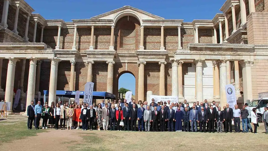 Paranın ilk basıldığı Sart'ta para politikaları konuşuldu