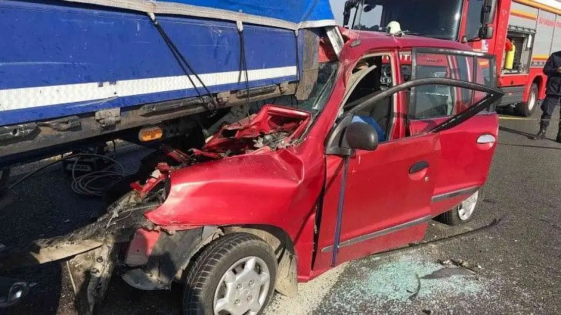 Park halindeki tıra arkadan çarptı: 1 ölü