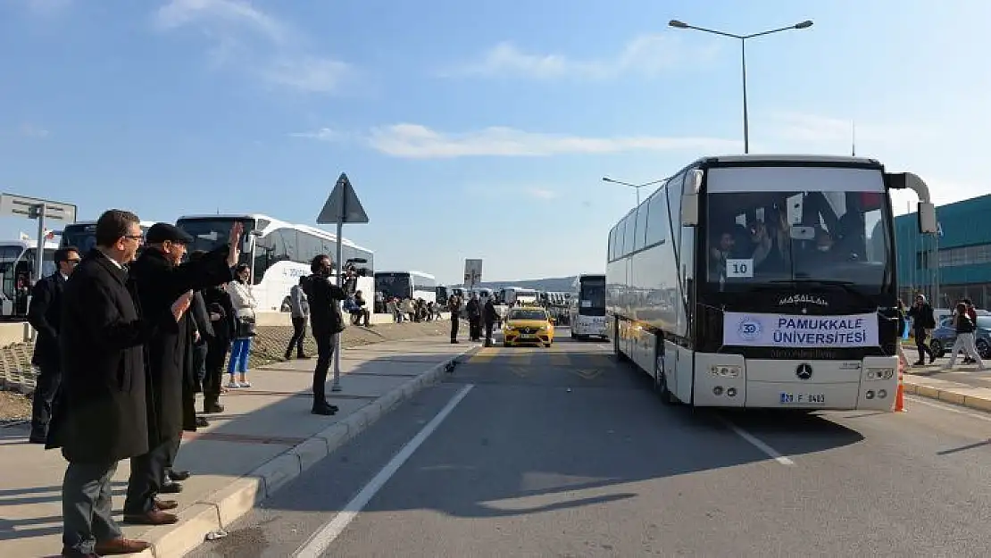 PAÜ'den 4 bine yakın öğrenci 62 otobüsle kariyer fuarına katıldı