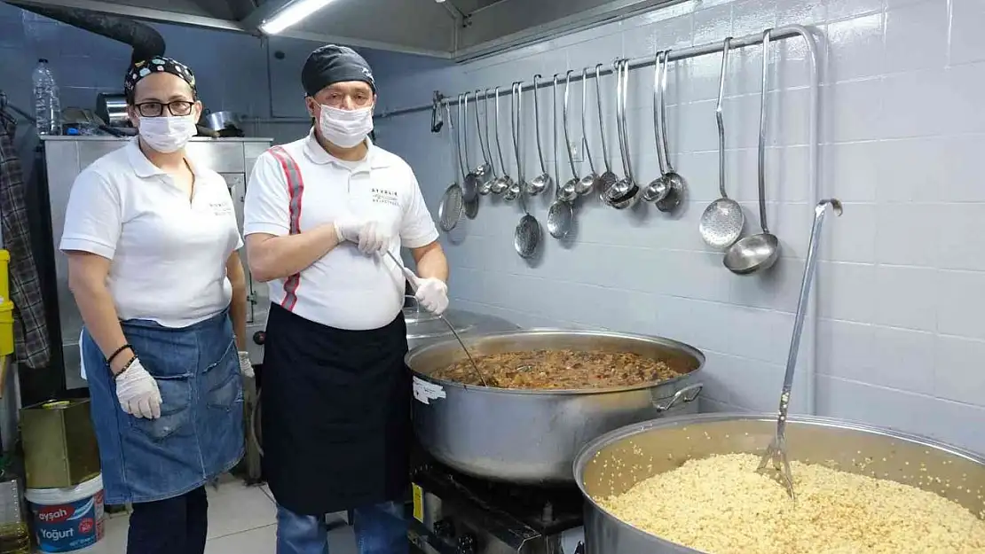 Paylaşmanın en güzel örneği Ayvalık Belediyesi Aşevi