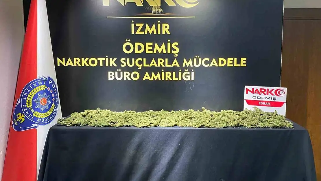 Polisin durdurduğu araçtan 2 kilo esrar çıktı