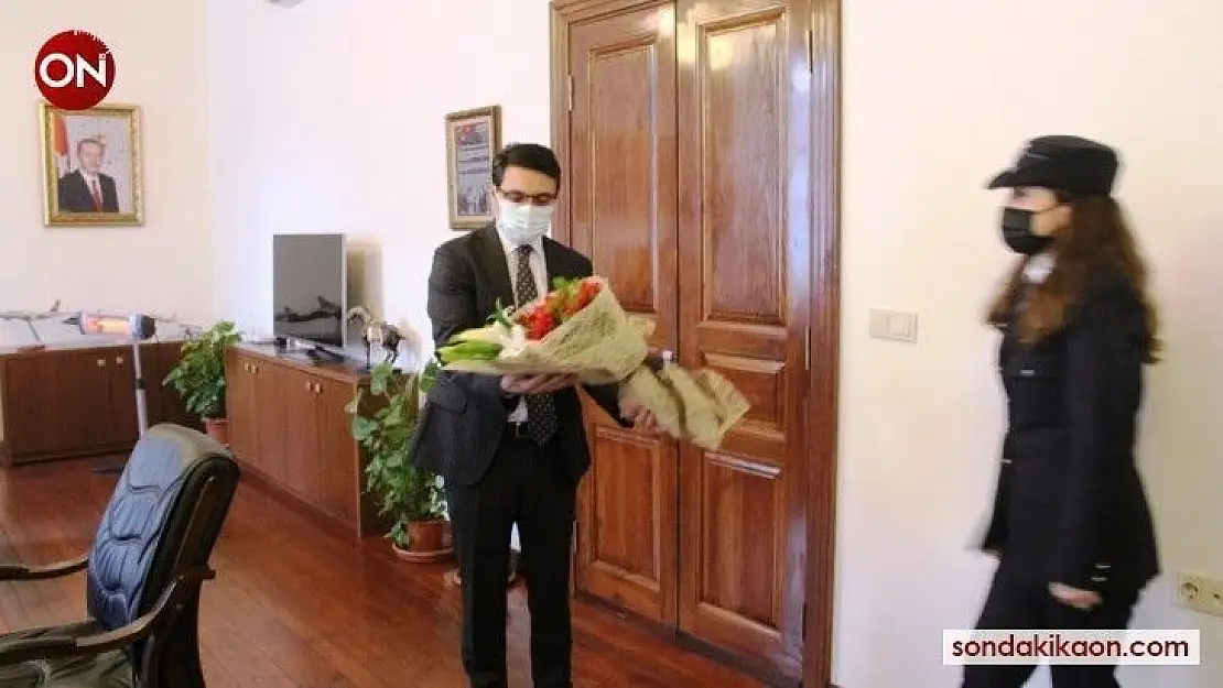 Polisler, ilçe kaymakamını ziyaret ettiler