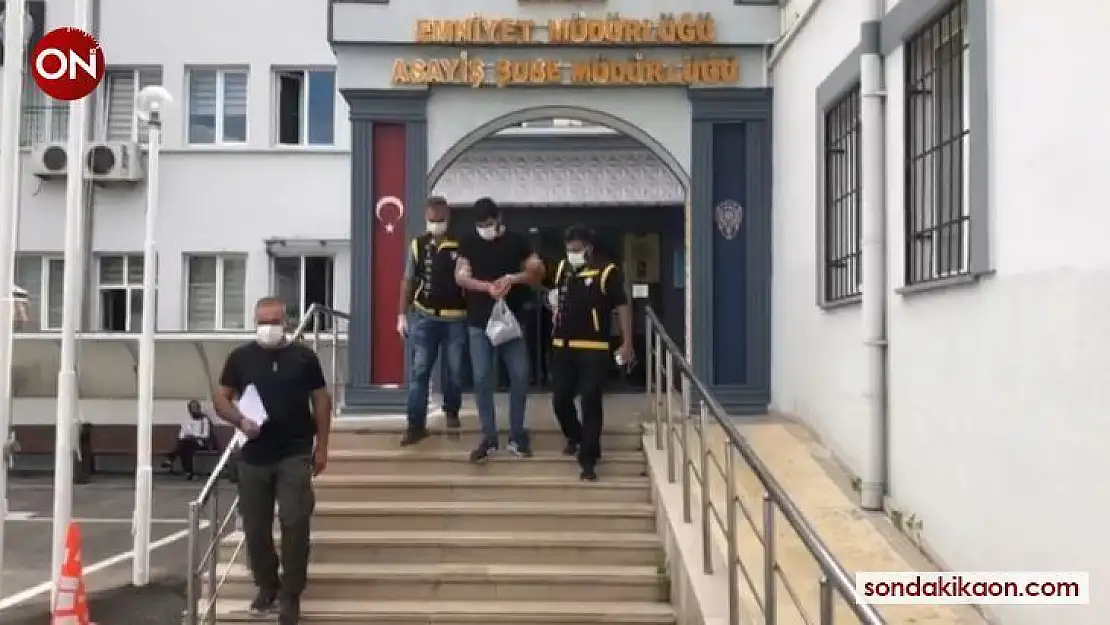 Polisten kaçarken servis bekleyen genç kadına çarpan 2 kişi adliyeye sevk edildi