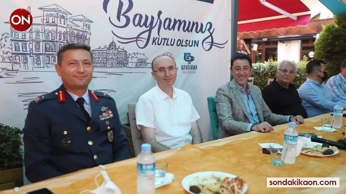 Protokol bayramlaşmasına veda mesajları damga vurdu