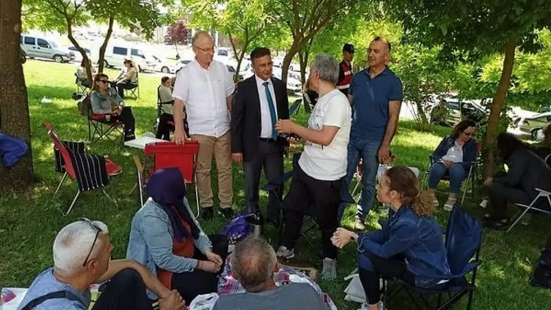 Rektör İlter Kuş, Ailelerin sınav heyecanına ortak oldu