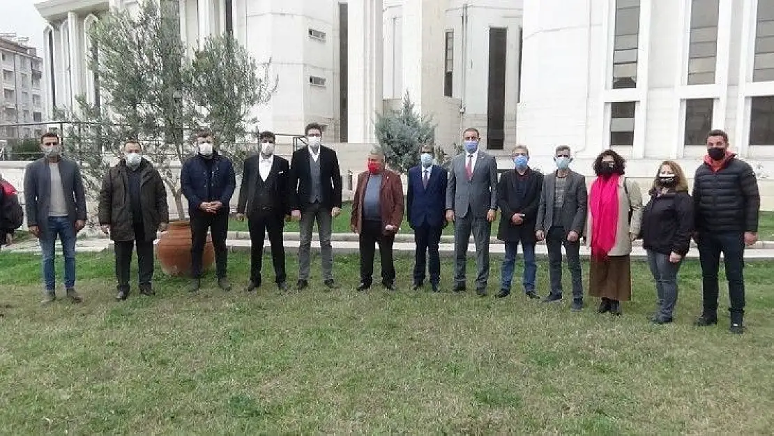 Roman dernekleri Erman Toroğlu hakkında adliyeye suç duyurusunda bulundu