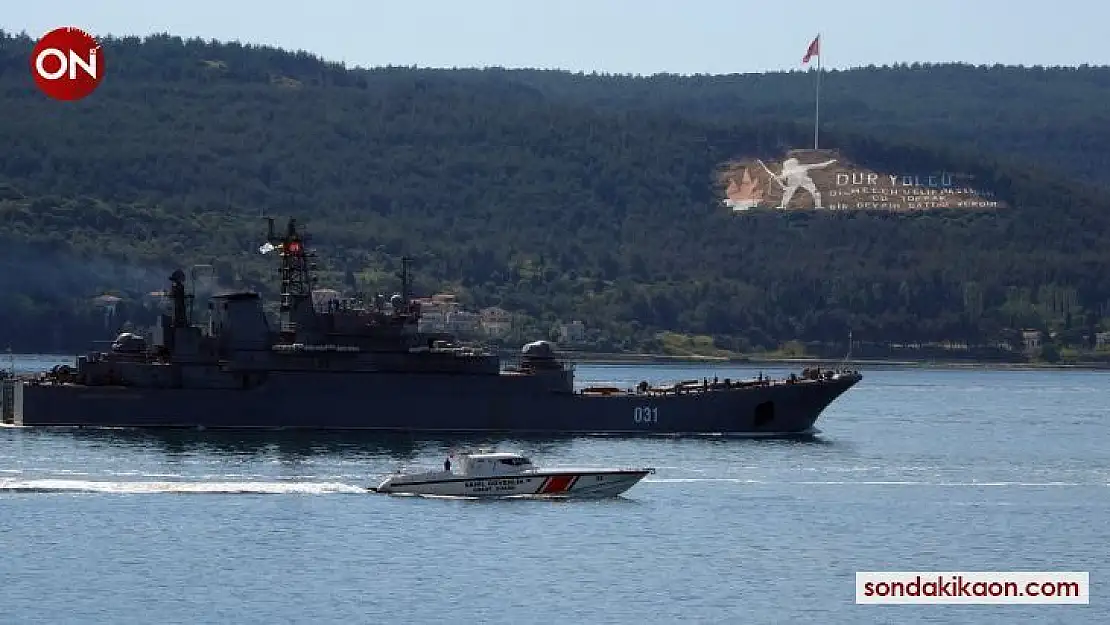 Rus savaş gemisi 'Alexander Otrakovsky' Çanakkale Boğazı'ndan geçti