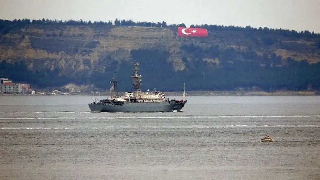 Rus savaş gemisi 'Priazovye', Çanakkale Boğazı'ndan geçti