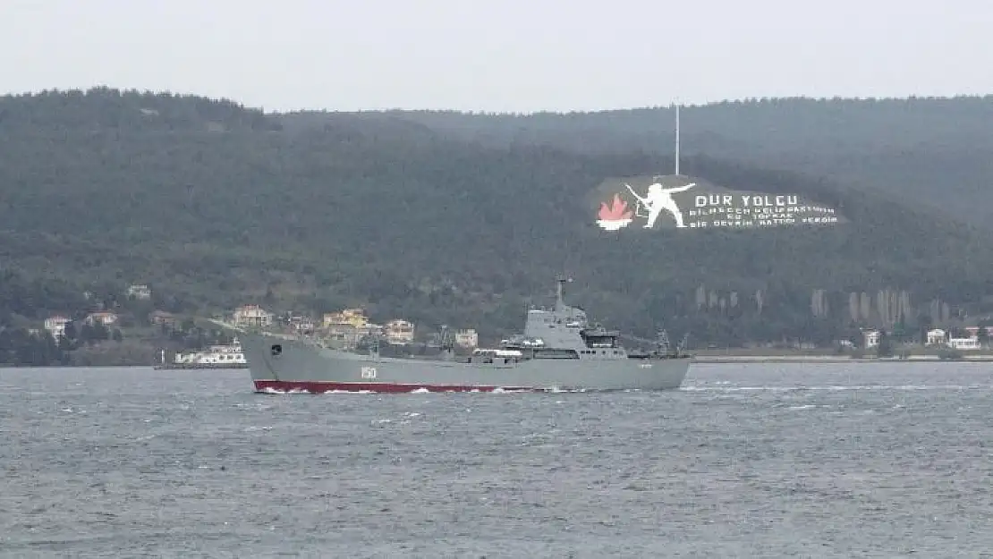Rus savaş gemisi 'Saratov' Çanakkale Boğazı'ndan geçti