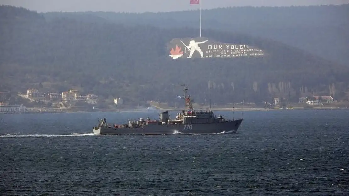 Rus savaş gemisi 'Valentin Pikul' Çanakkale Boğazı'ndan geçti
