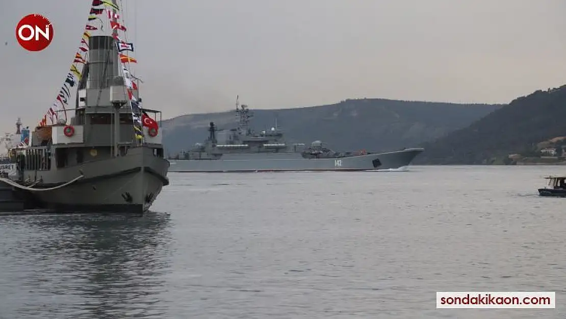 Rus ve İngiliz savaş gemileri peş peşe Çanakkale Boğazı'ndan geçti