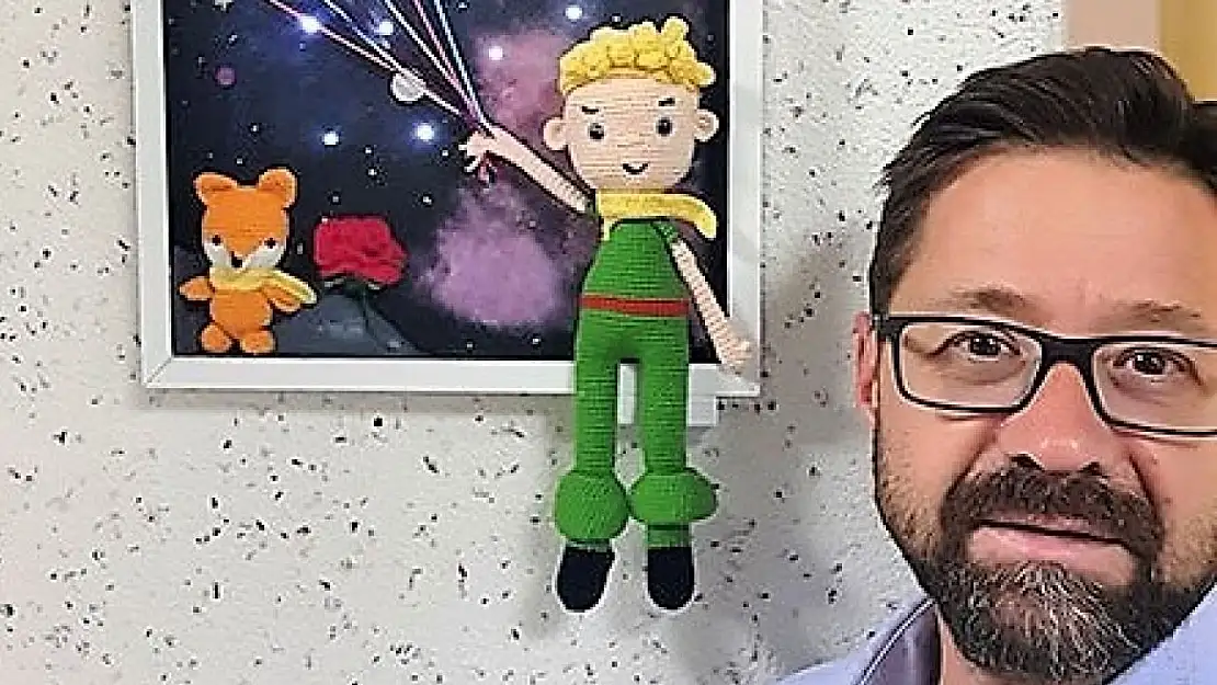 Saatlerce video izleyip öğrendiği sanatıyla depremzede çocukları sevindiriyor