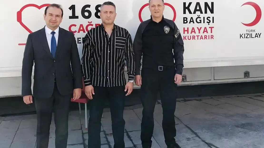 Sağlık Müdürü Şenkul ve İl Emniyet Müdürü Sıralı'dan kan bağışına destek