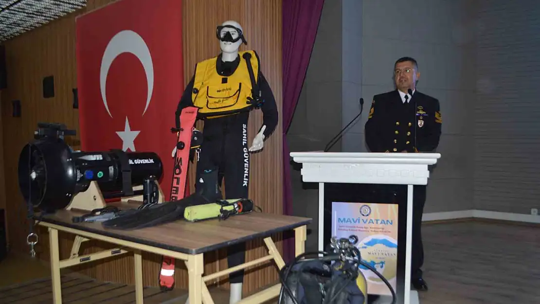 Sahil Güvenlik turizm lisesi öğrencilerine Mavi Vatan'ı anlattı