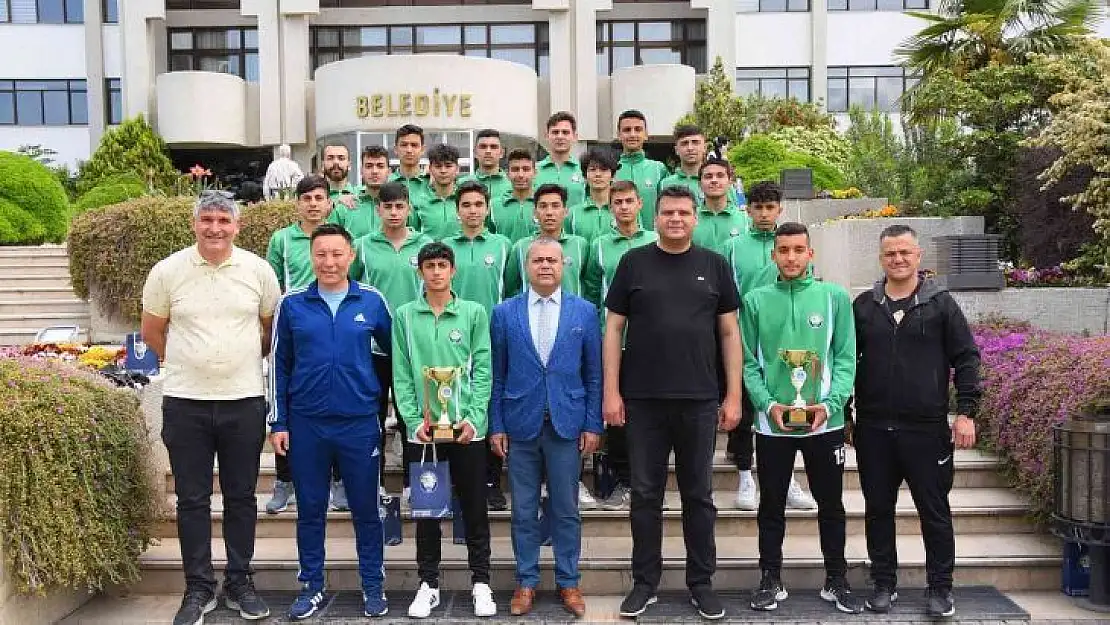 Salihli Belediyespor'da çifte şampiyonluk