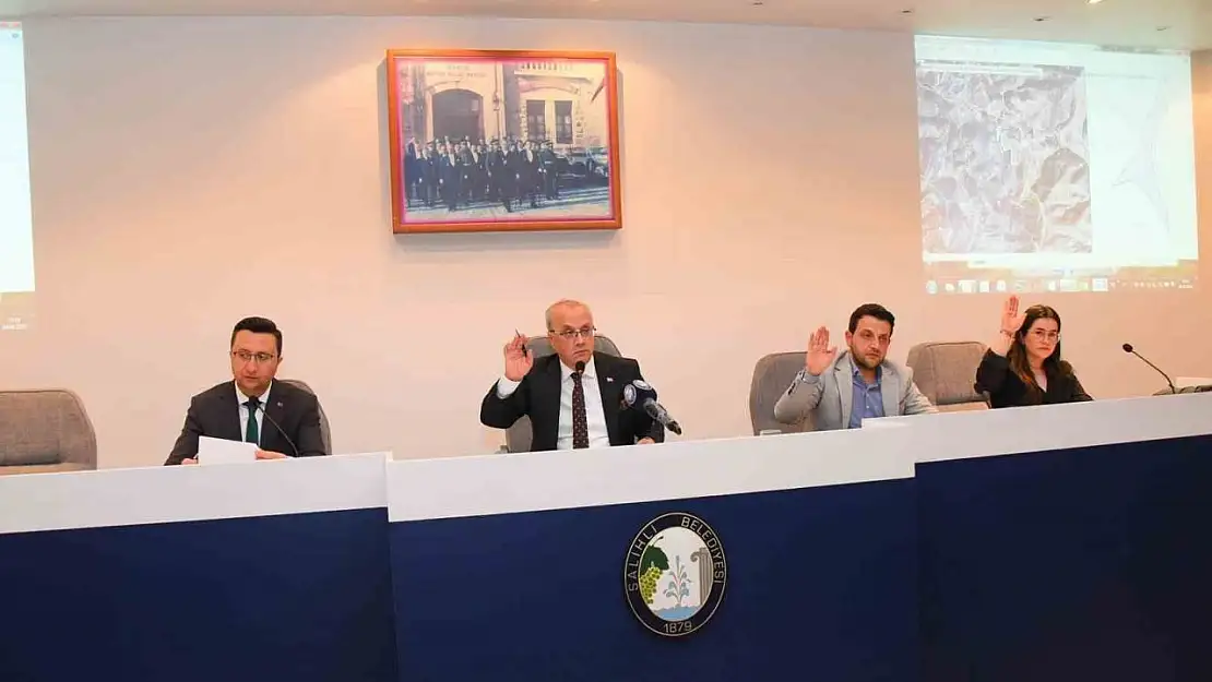 Salihli'de 3 şehidin ismi köprü ve parka verildi