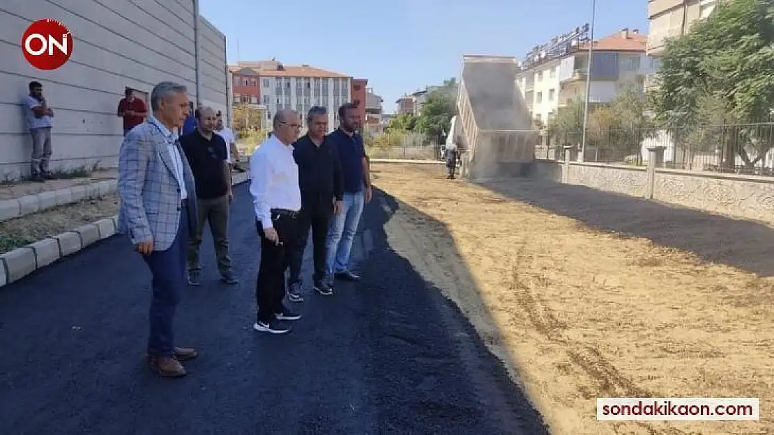 Salihli'de asfalt çalışması devam ediyor