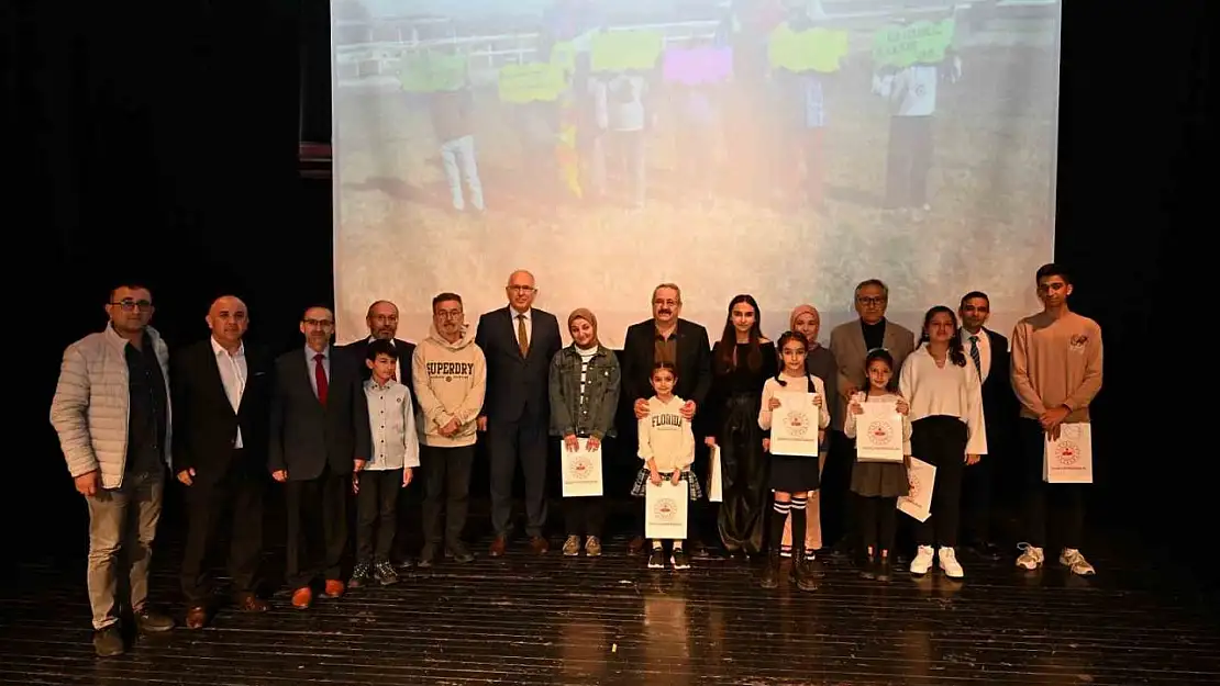 Salihli'de Çocuklar Günü'nde anlamlı etkinlik