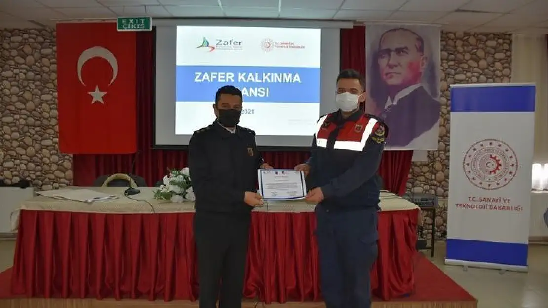Salihli'de jandarma personeli İHA-1 pilot ehliyeti aldı