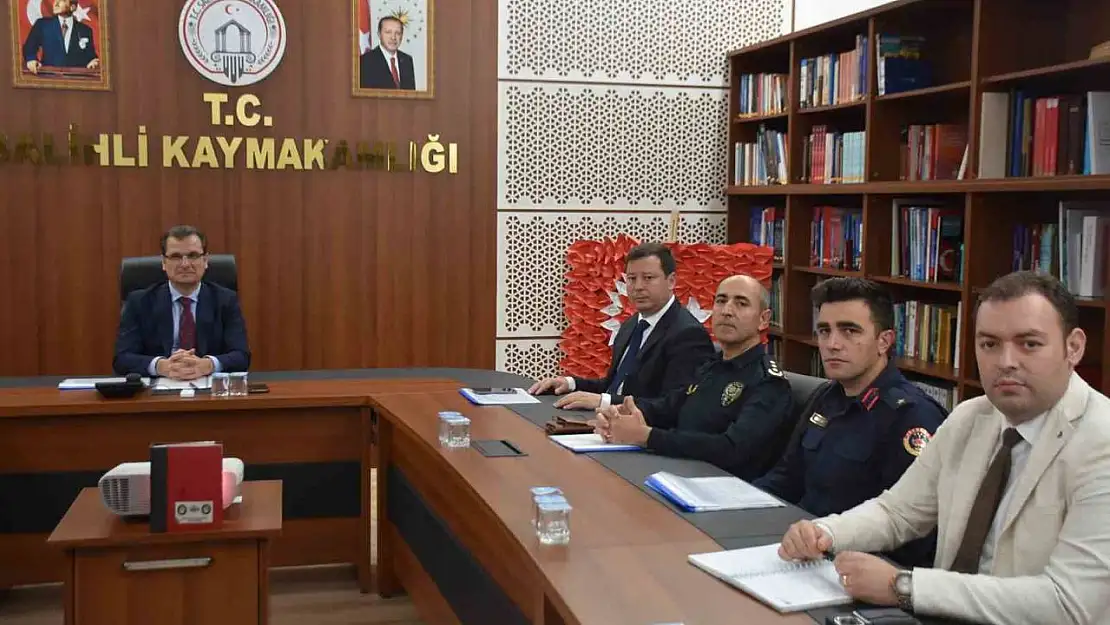 Salihli'de metruk binaların yıkılmasına yönelik toplantı yapıldı