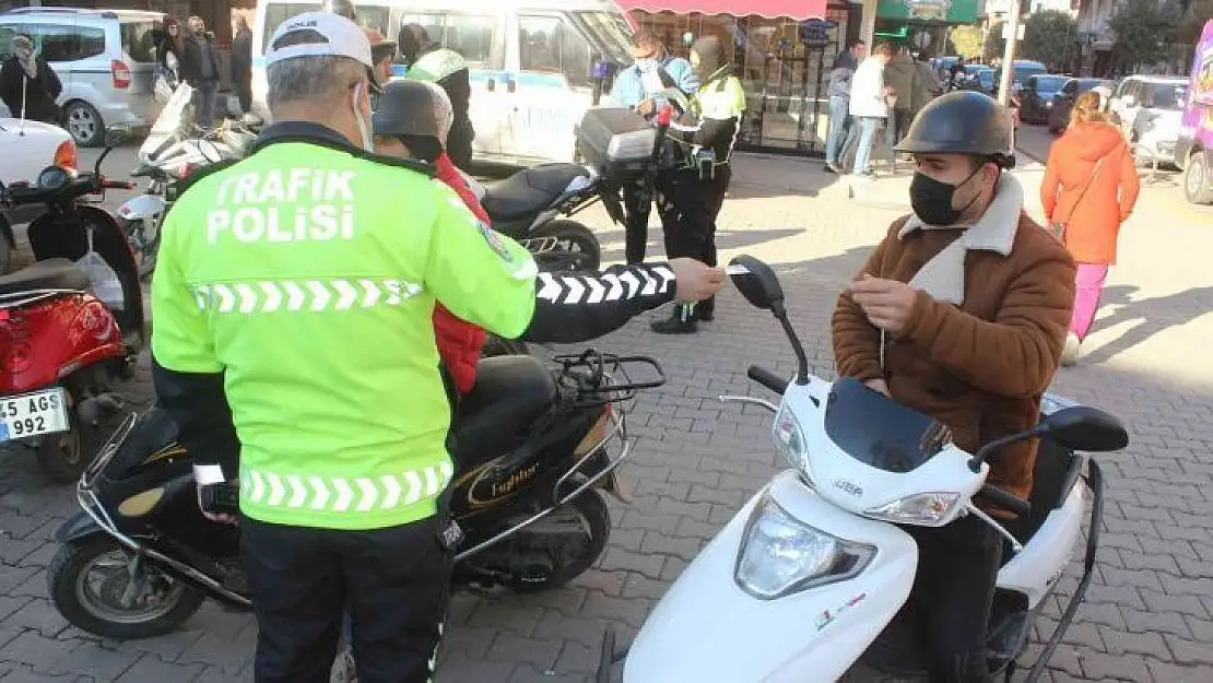 Salihli'de trafik ekiplerinden motosiklet uygulaması