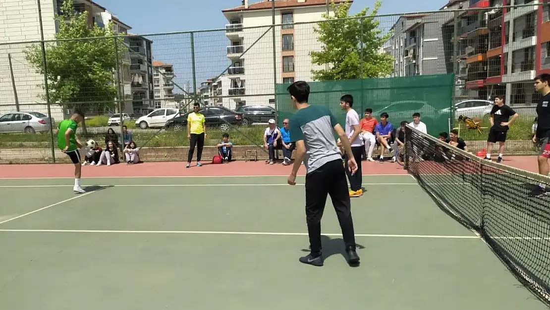 Salihli gençliği Gençlik Haftası'nda sporla buluştu