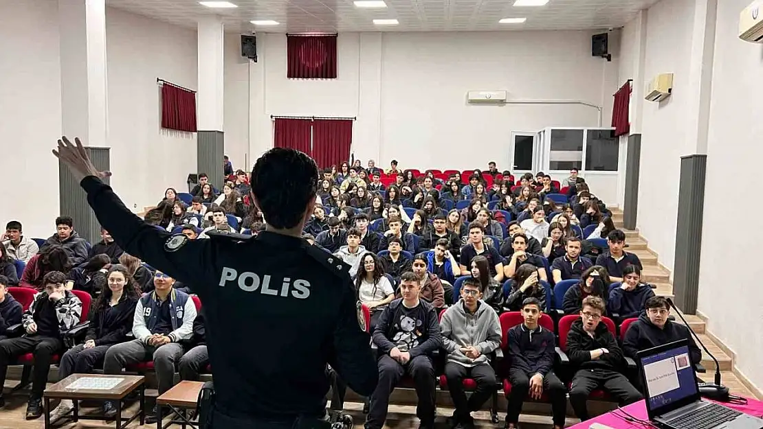 Salihli polisi, liseli gençlere polisliği anlattı