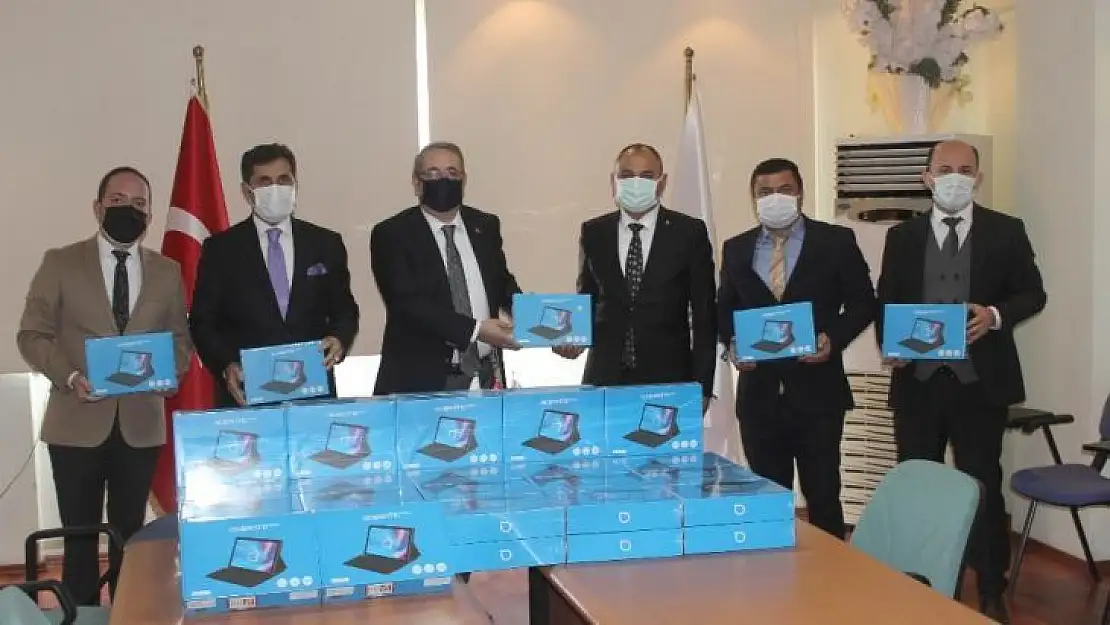 Salihli Ticaret Borsası'ndan eğitime tablet desteği