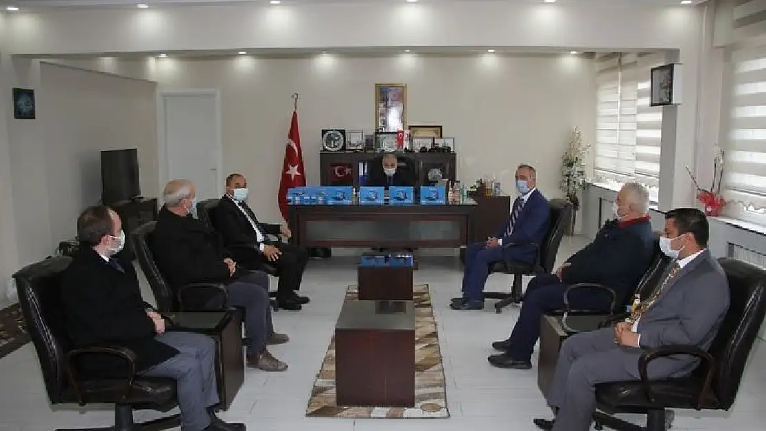 Salihli Ticaret Borsası'ndan Kula'daki ihtiyaç sahibi öğrencilere tablet desteği