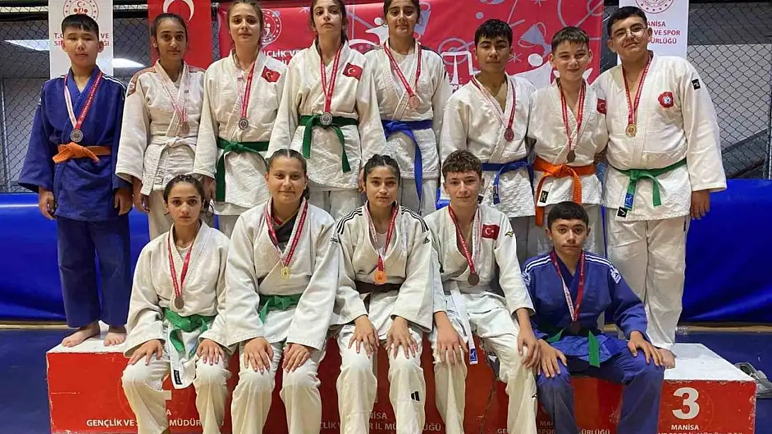 Salihlili judocuların yıldızı, bu kez Manisa'da parladı