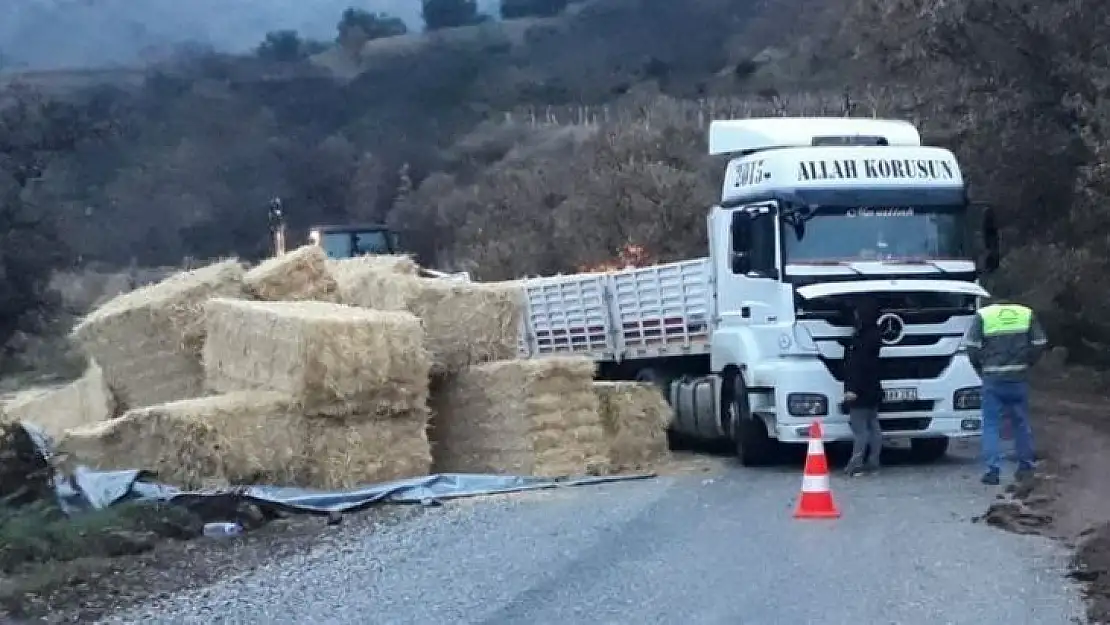 Saman yüklü tır virajı alamayınca devrildi