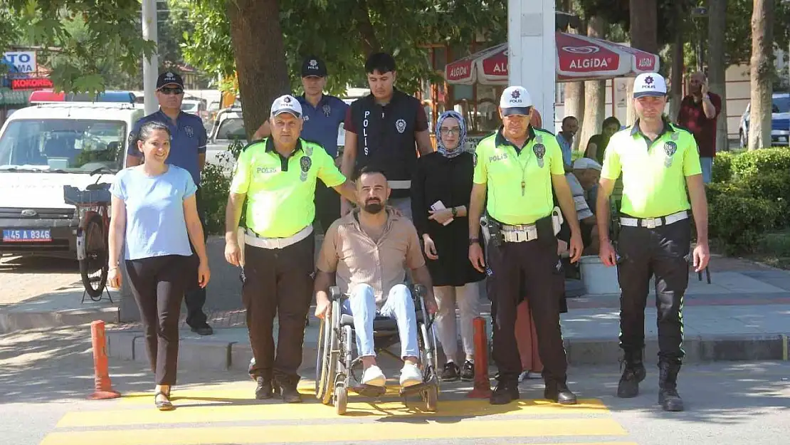 Sarıgöl'de 'Öncelik hayatın, öncelik yayanın'