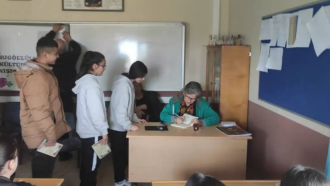 Sarıgöl'de öğrenciler 'Koca Seyit'in yazarıyla buluştu