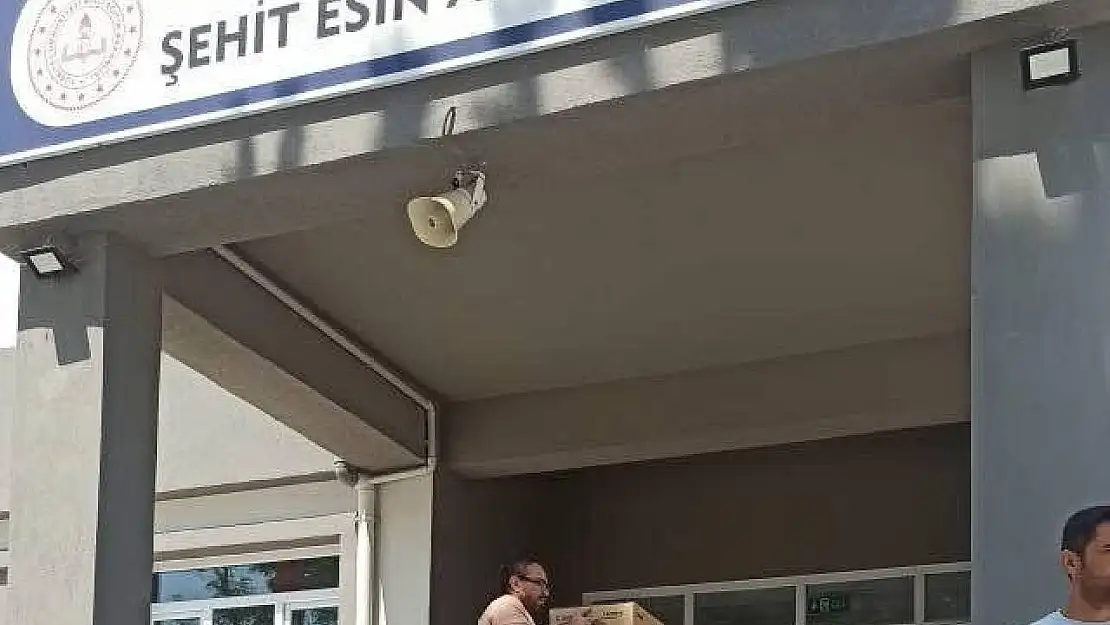 Sarıgöl'de yapımı tamamlanan iki okula yeni araçlar gönderildi