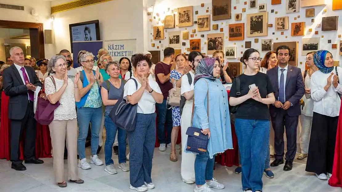 Şarkılarla, şiirlerle Nâzım Hikmet