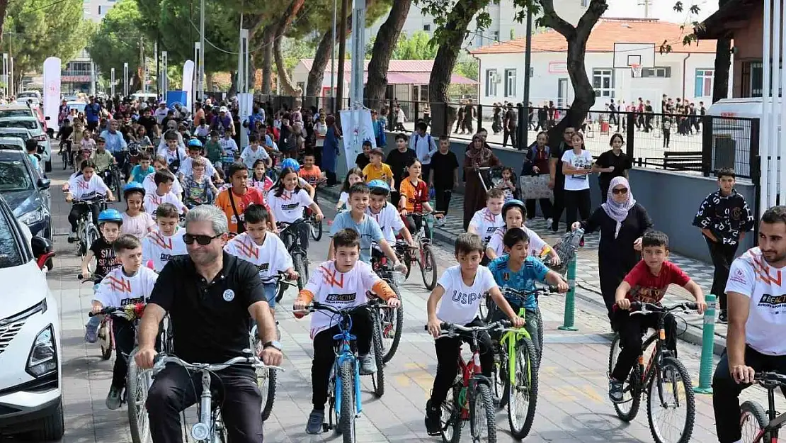 Saruhanlı'da bisiklet turuna büyük ilgi