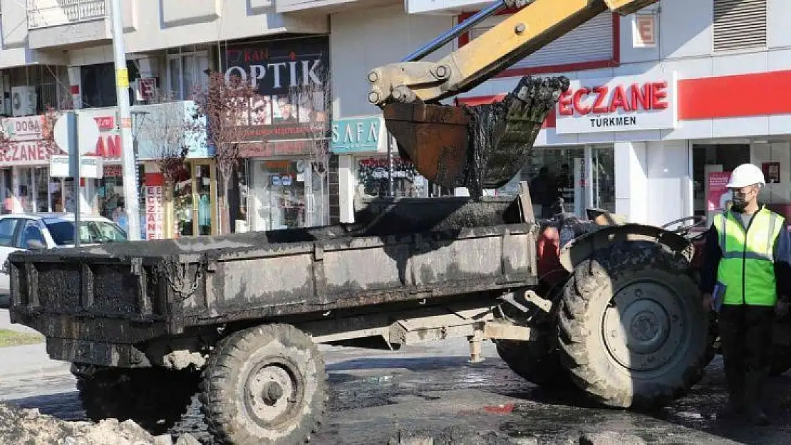 Saruhanlı'da taşkınlar sona eriyor