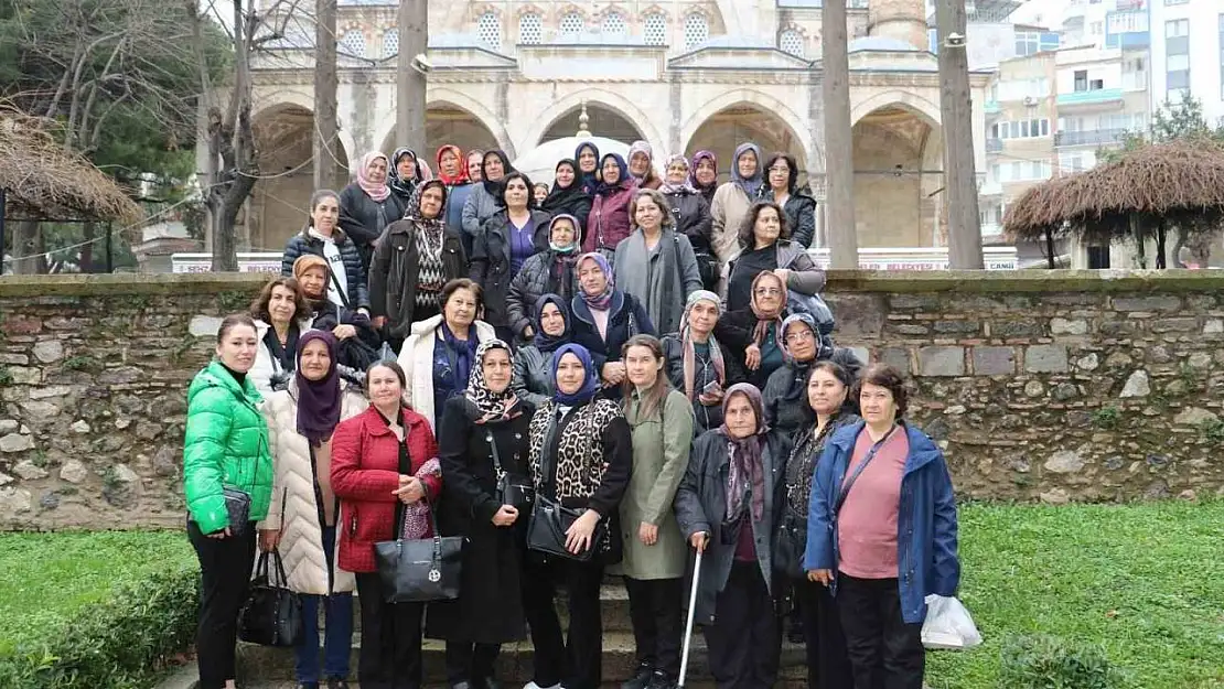 Saruhanlılı kadınlar Manisa'yı adım adım gezdi