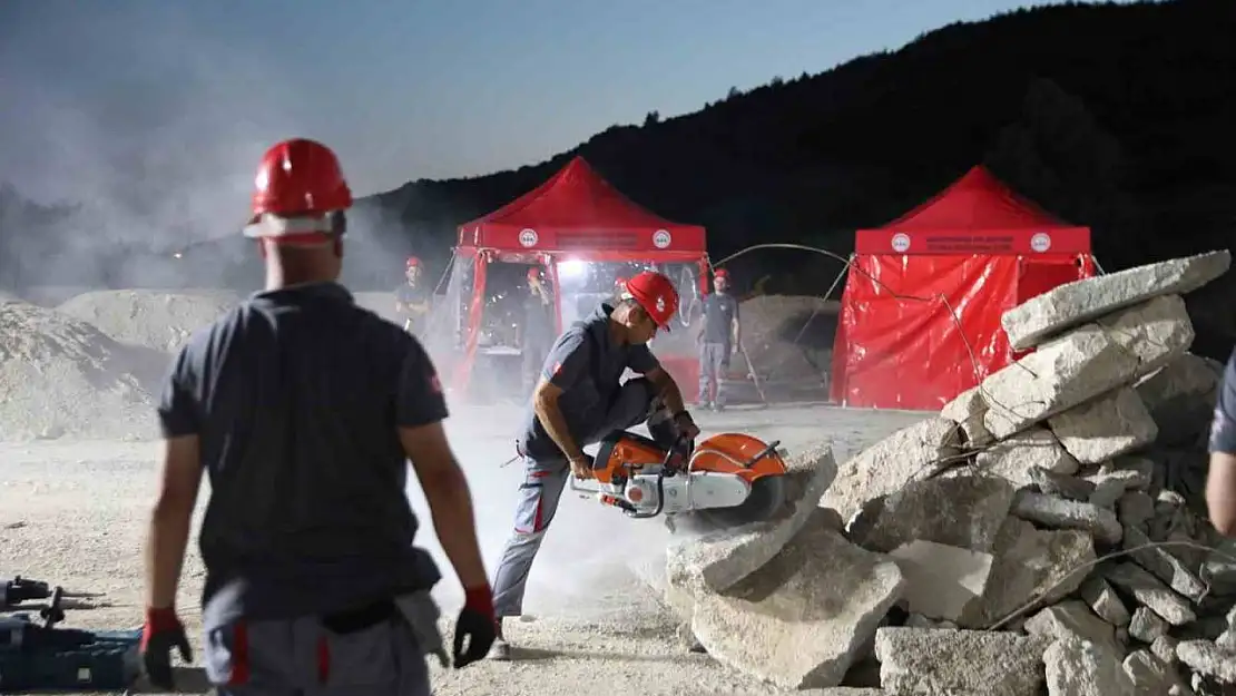 Seferihisar Belediyesi'nden gerçeği aratmayan deprem tatbikatı