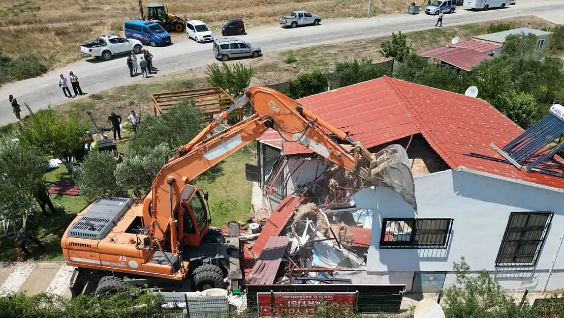 Seferihisar'da hobi bahçelerinin yıkımına başlandı