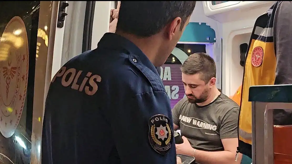 Şehir merkezinde dehşet anları: Yol verme yüzünden araçla ezmeye kalktı