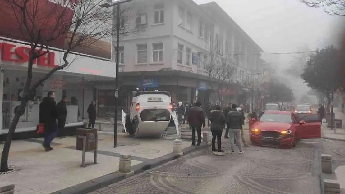 Şehrin merkezinde takla attı