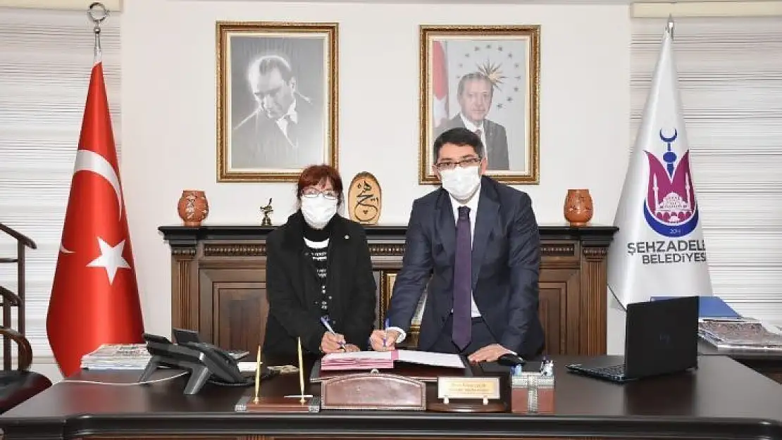 Şehzadeler Belediyesi'nde imzalar sokak hayvanları için atıldı
