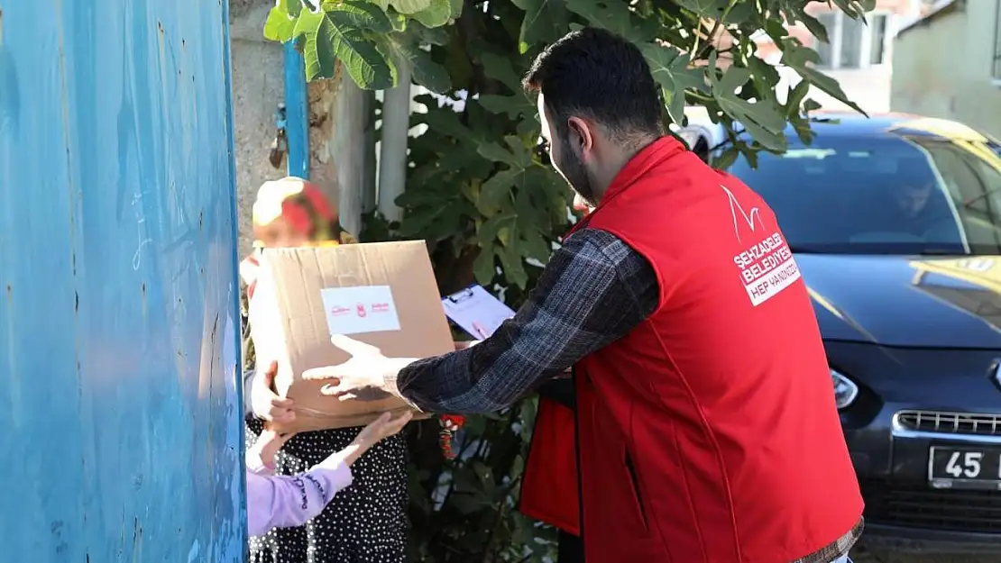 Şehzadeler Belediyesi'nden ihtiyaç sahiplerine gıda yardımı