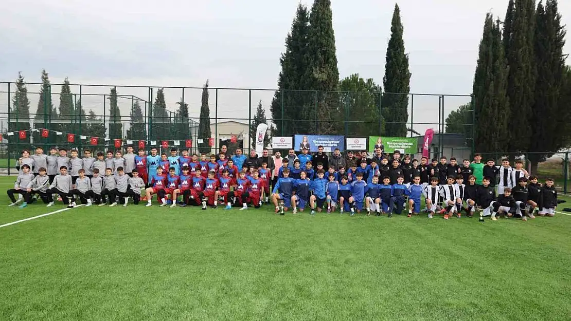 Şehzadeler Belediyesi U13 Cup'ta şampiyon Manisaspor